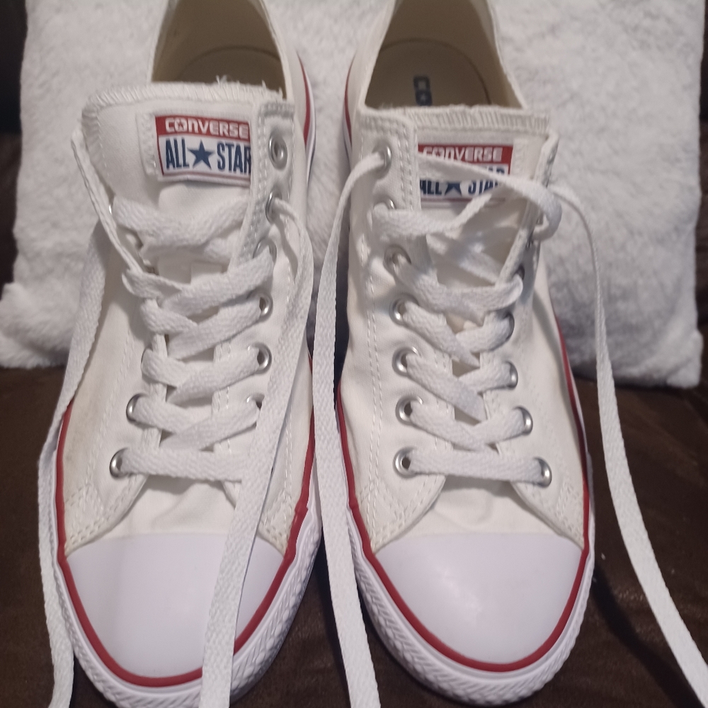 Womens Converse Allstar low top tennis shoes size 11